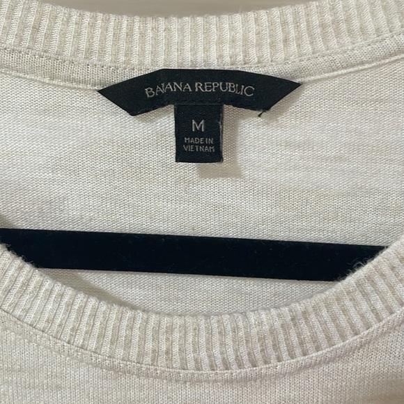 Banana Republic Women’s Sweater Lightweight Ruffle Trim Long Sleeve Cream Size M - Picture 4 of 10